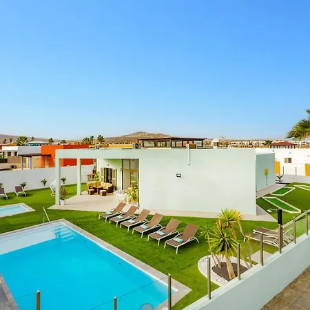 Ferienhaus And Light Mini Golf Pool Luxury 7 Star La Guirra